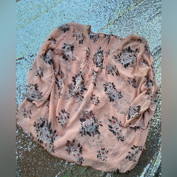 Torrid light pink floral sheer top - Picture 6 of 7